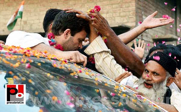 Priyanka, Rahul Gandhi during road show in Amethi (6) by...