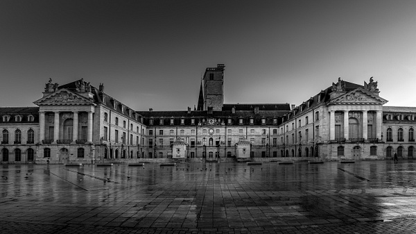 Dijon-Palais des Ducs et des États de Bourgogne-Frontal View-BW - Black White - Thomas Speck Photography 