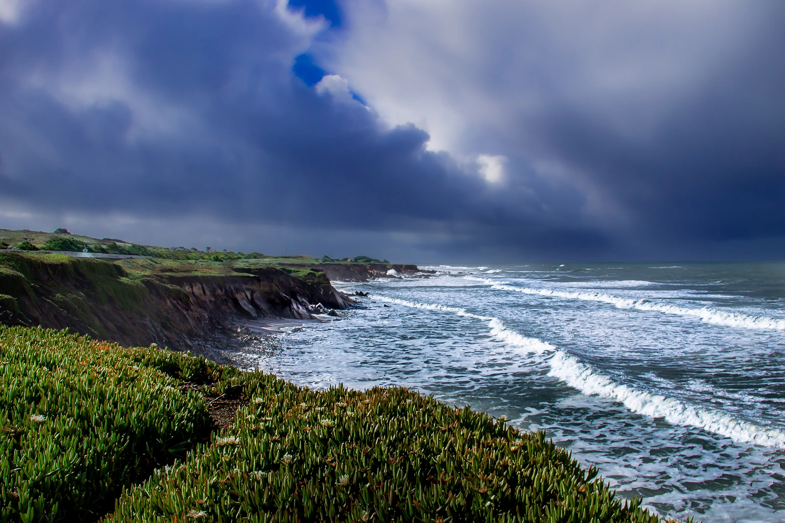 Storm at Pescadero. Clouds always make a better capture.