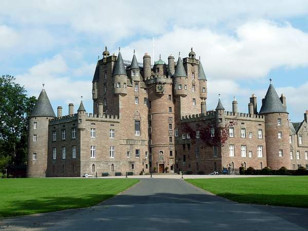 Glamis Castle by theuglylibrarian