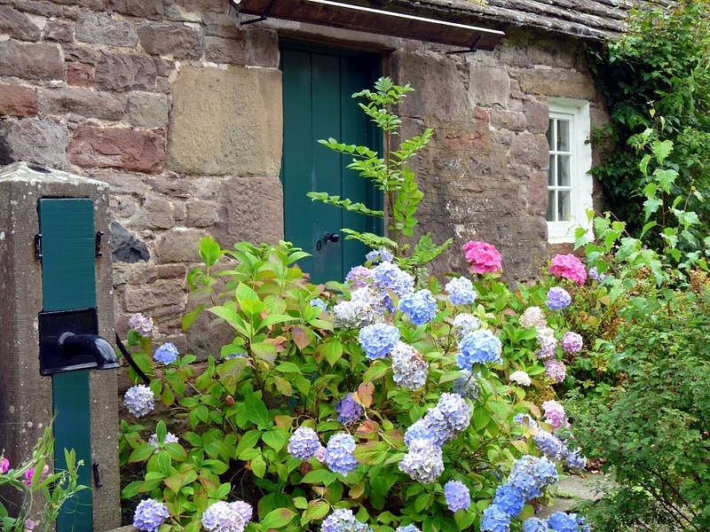 Glamis Village Cottage, Scotland