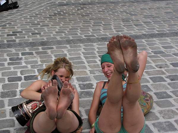 two_barefoot_girls_in_nurnberg_by_burkhard1955-d477d7x...