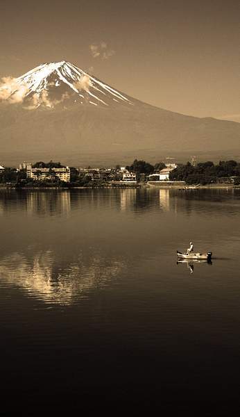 IMGP5370-Fuji Lake Kawaguchiko by Buutopia